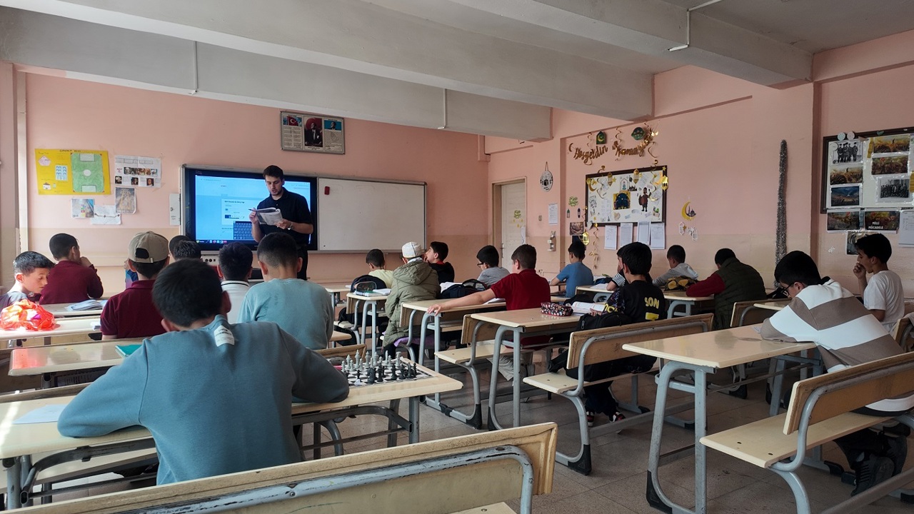 Öğrenciler çift kanatlı bir eğitim anlayışıyla geleceğe hazırlanıyor
