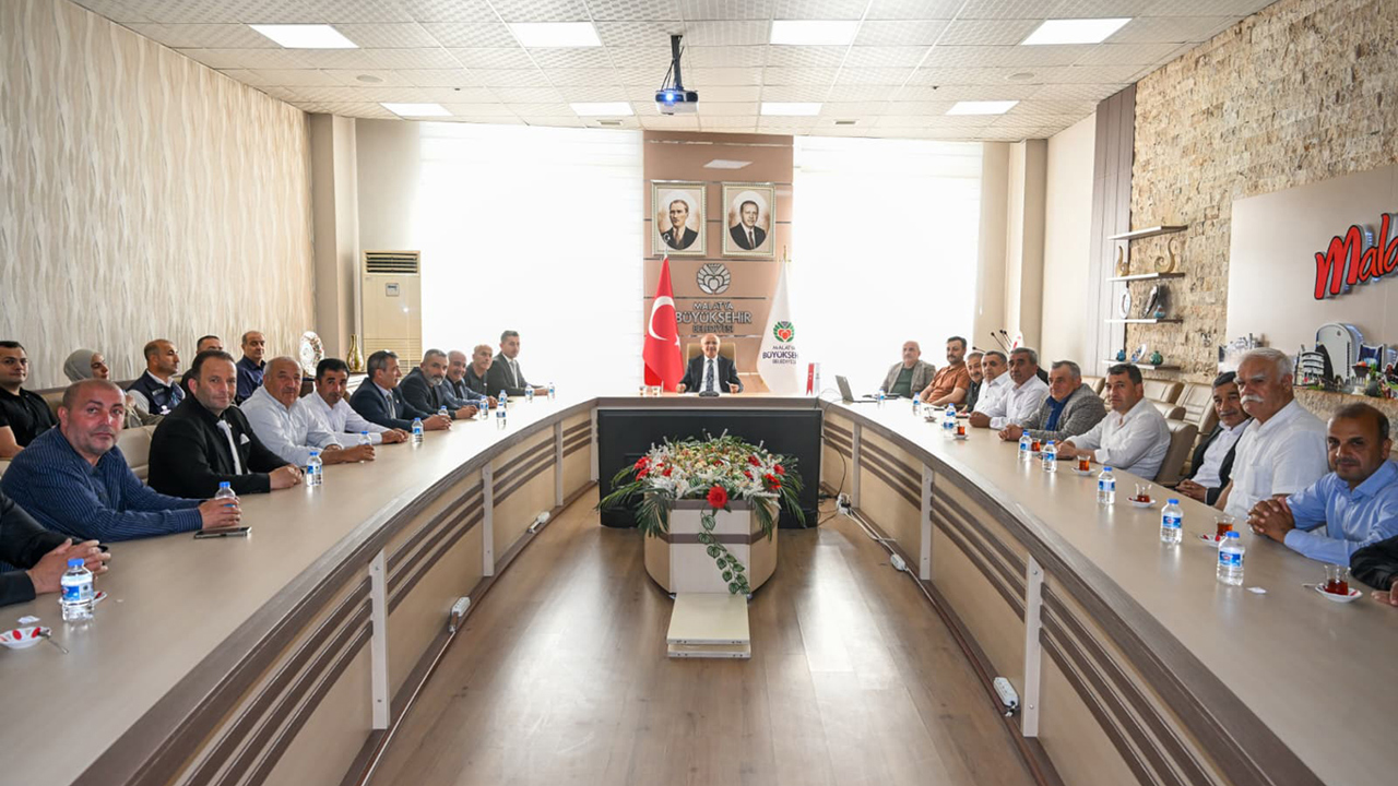 Büyükşehir Belediye Başkanı Er, muhtarların taleplerini dinledi 