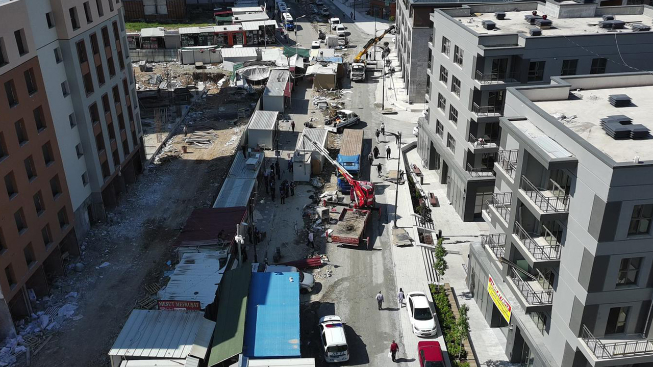Malatya Akpınar'da konteynerler kaldırılıyor