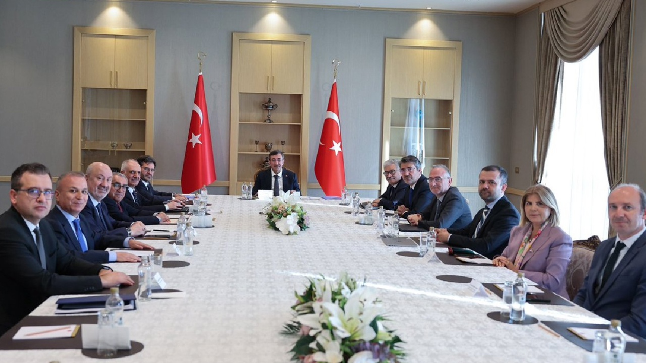 Cevdet Yılmaz, Ekonomi Politikaları Kurulu üyeleriyle bir araya geldi