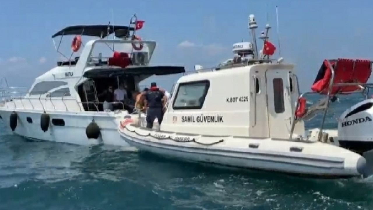 Antalya'da su alan teknedeki 4 kişi kurtarıldı