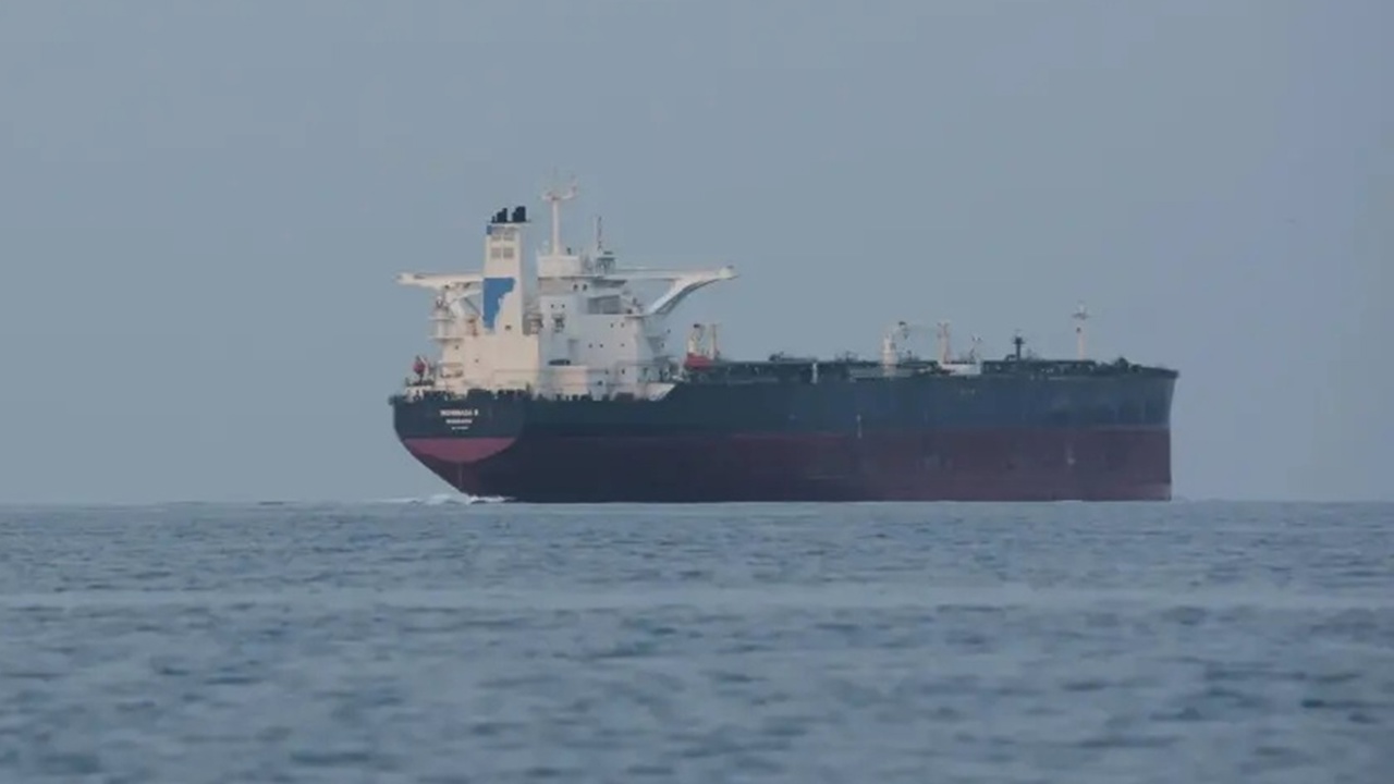ABD ordusu Umman Körfezi'nde İran bağlantılı bir petrol tankerine saldırdı
