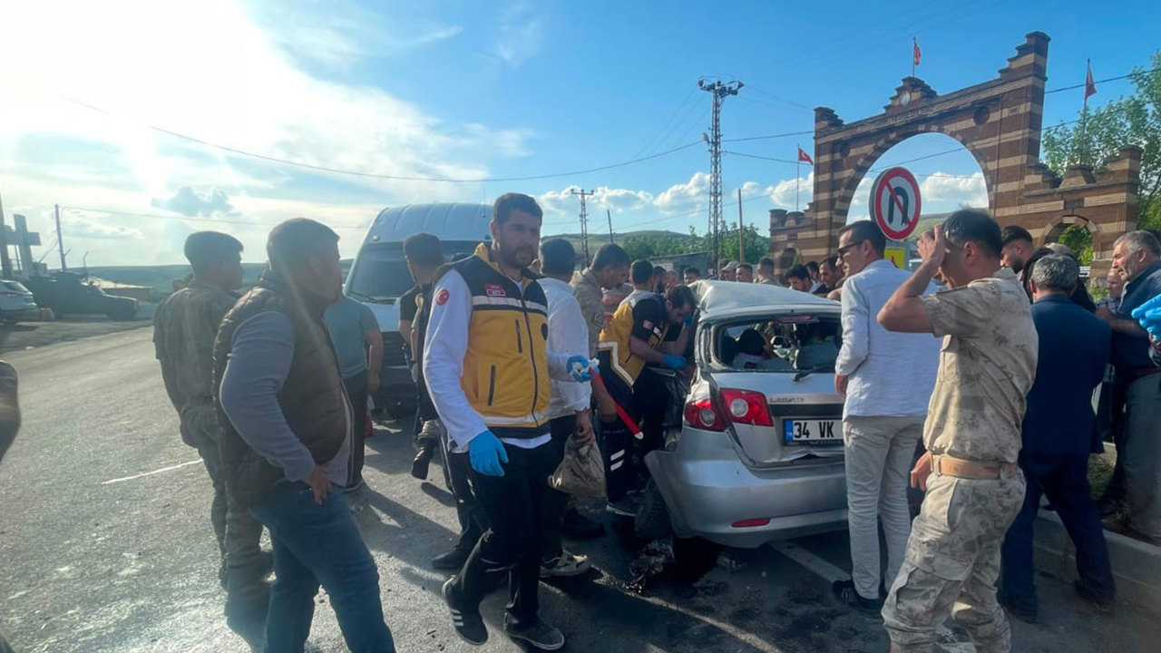 Van’da minibüs ile otomobil çarpıştı: 5 yaralı