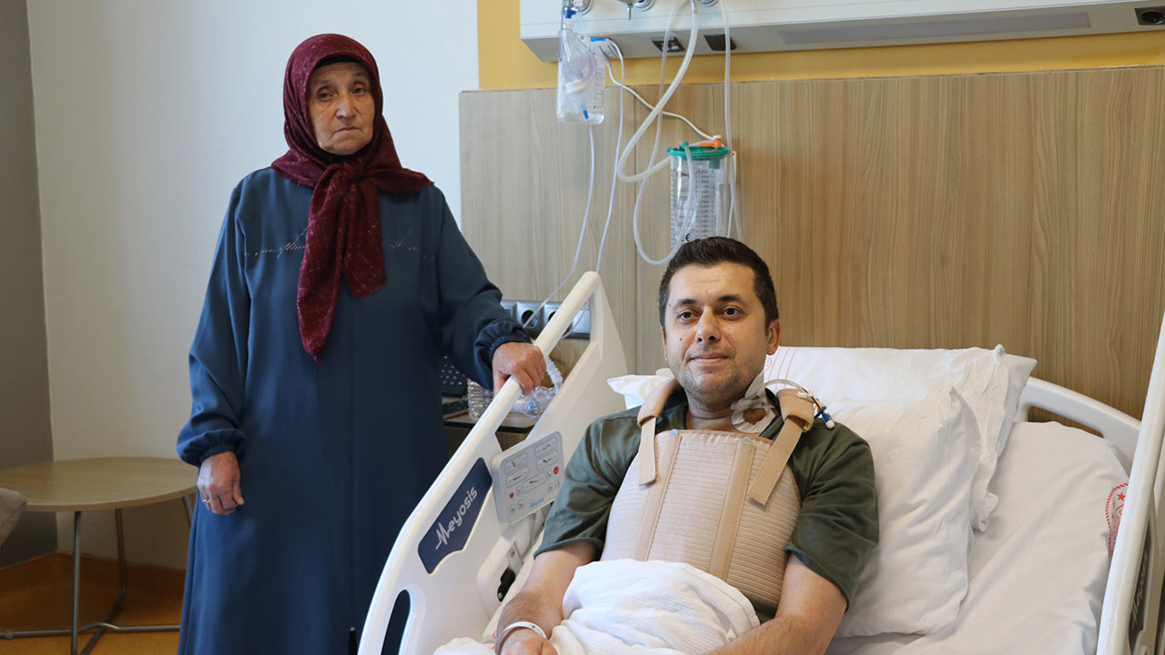 10 saat süren ameliyatla hayata tutundu