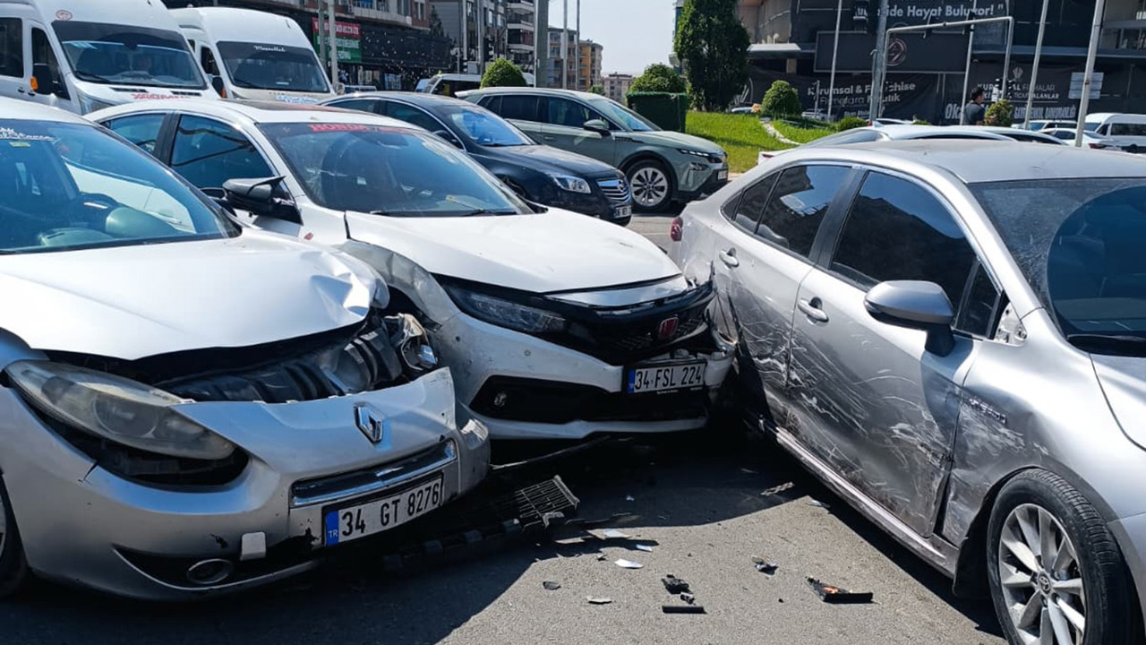 Batman'da 3 otomobil çarpıştı