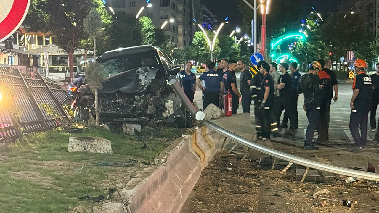 Batman'da otomobil refüje çıktı: 3 yaralı