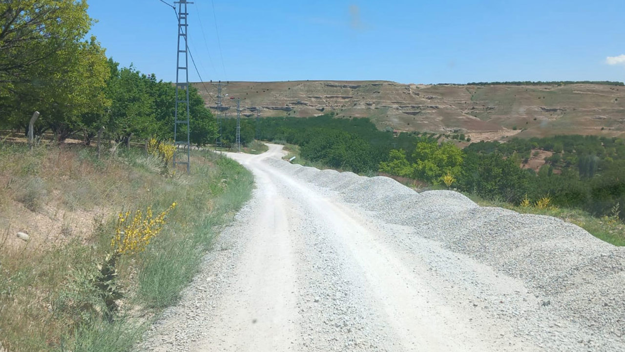 Akçadağ'da yol yapım, bakım ve onarım çalışmaları