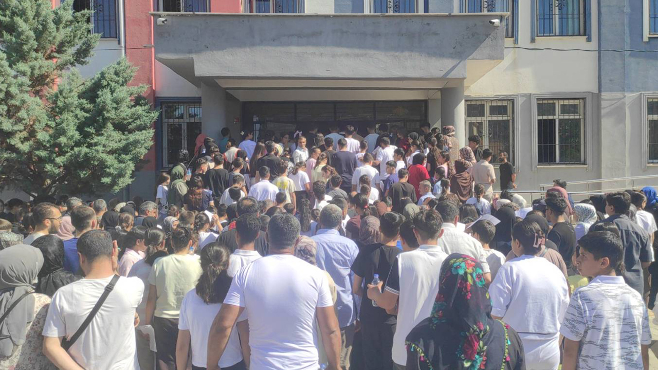 LGS başladı: 1 milyondan fazla öğrenci sınav heyecanı yaşıyor
