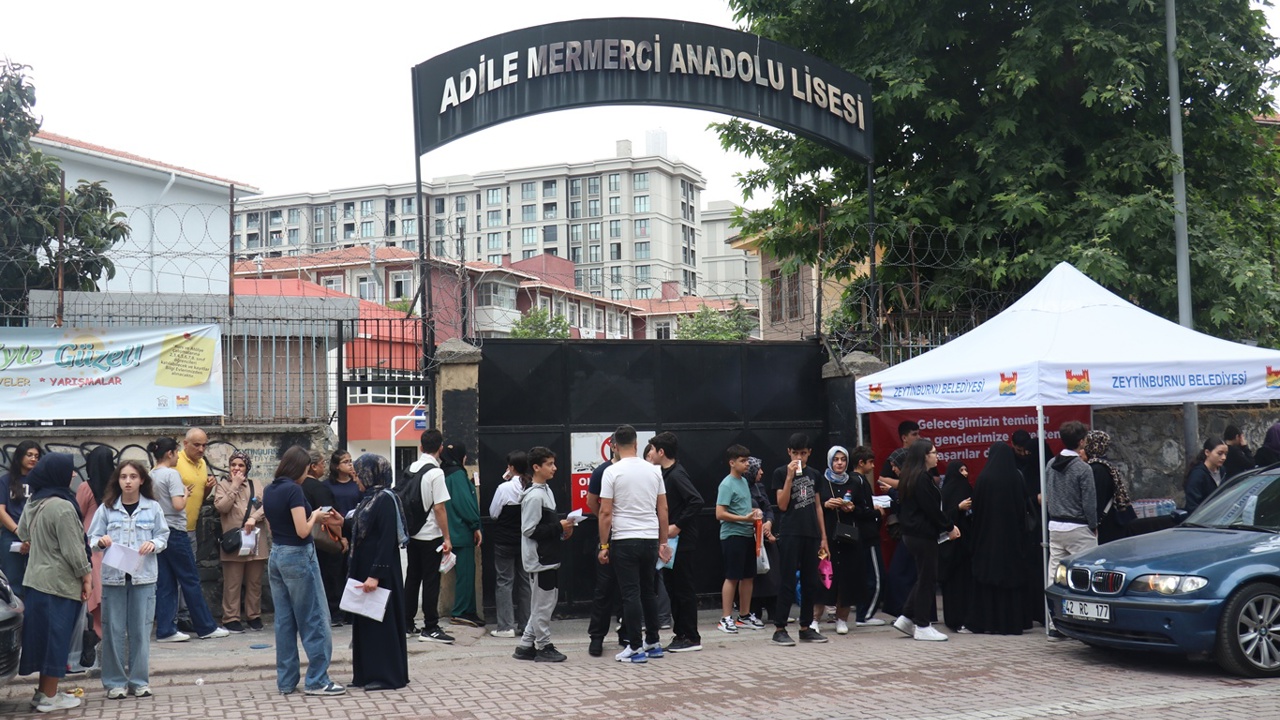 İstanbul'da 200 bin öğrenci için LGS heyecanı başladı