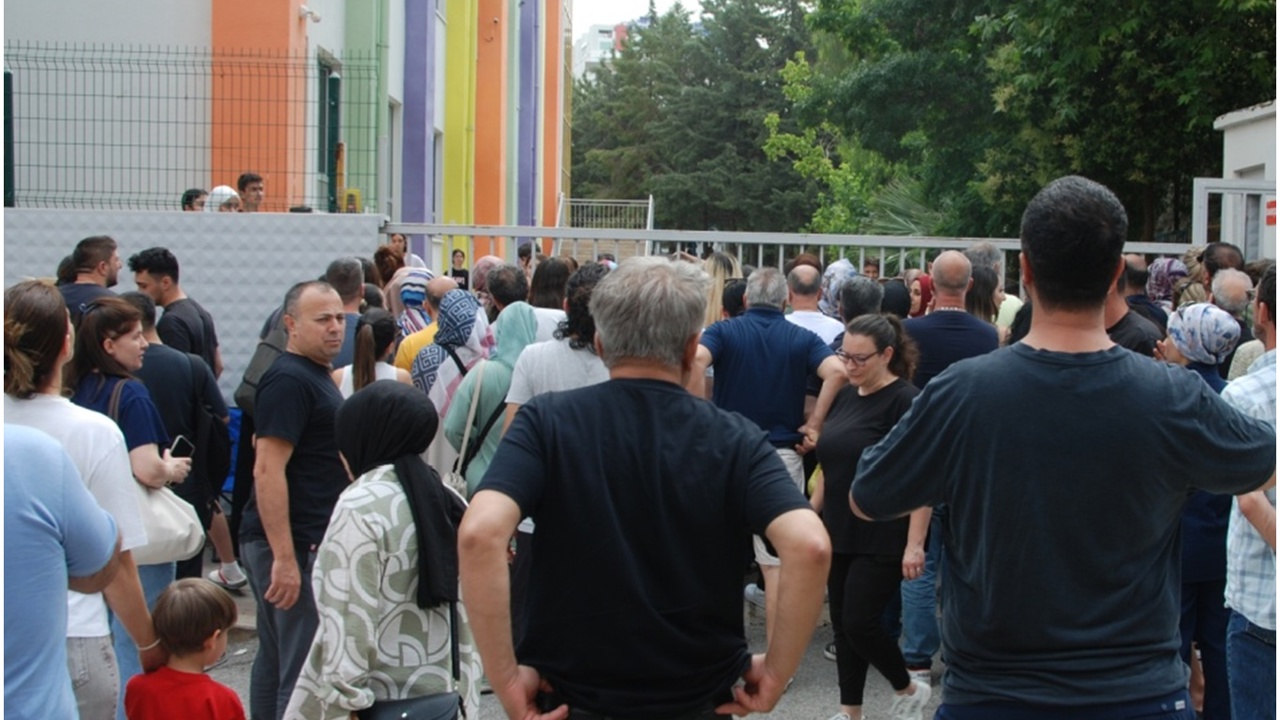 İzmir'de LGS'nin ilk oturumu tamamlandı, ikinci oturum için bekleyiş sürüyor