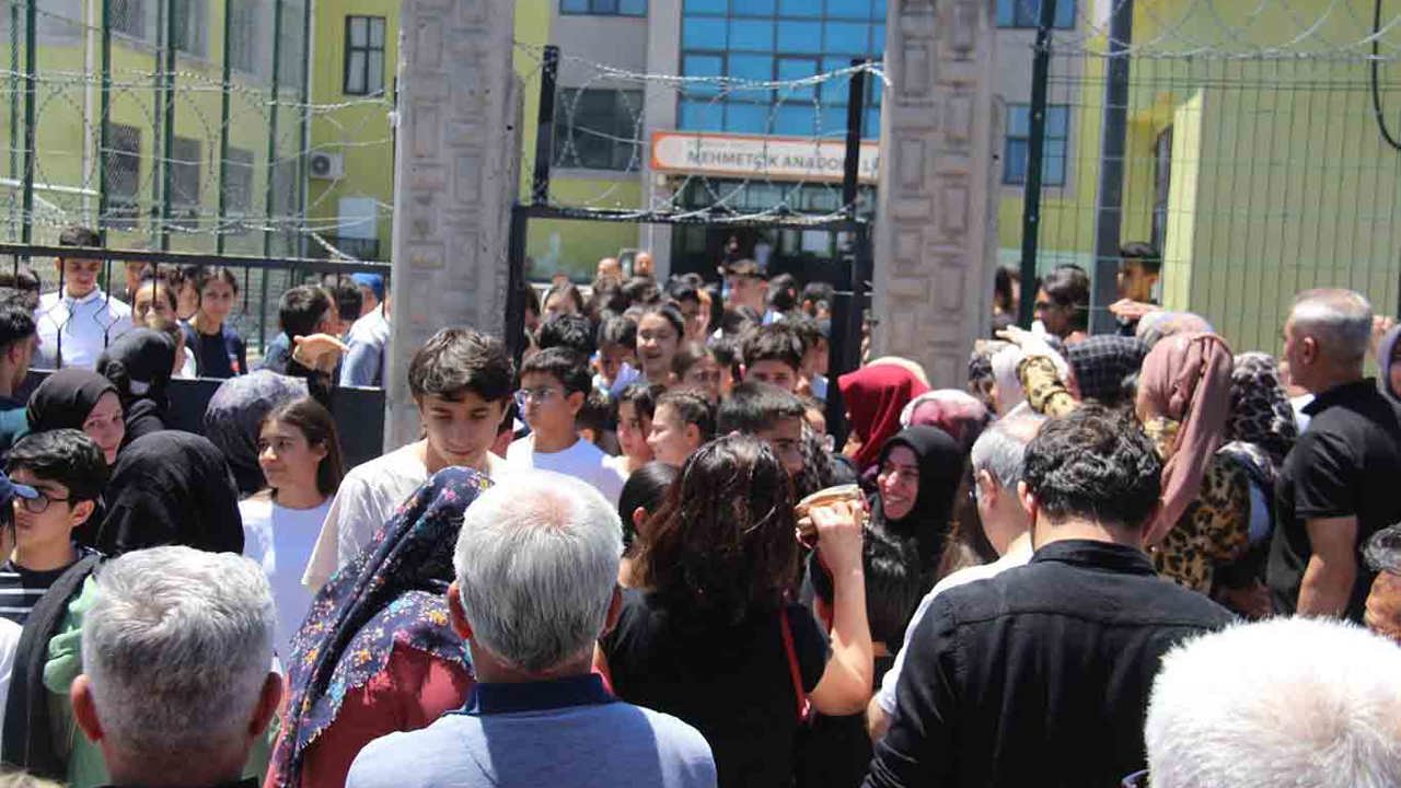 LGS sona erdi: 1 milyondan fazla öğrenci ter döktü