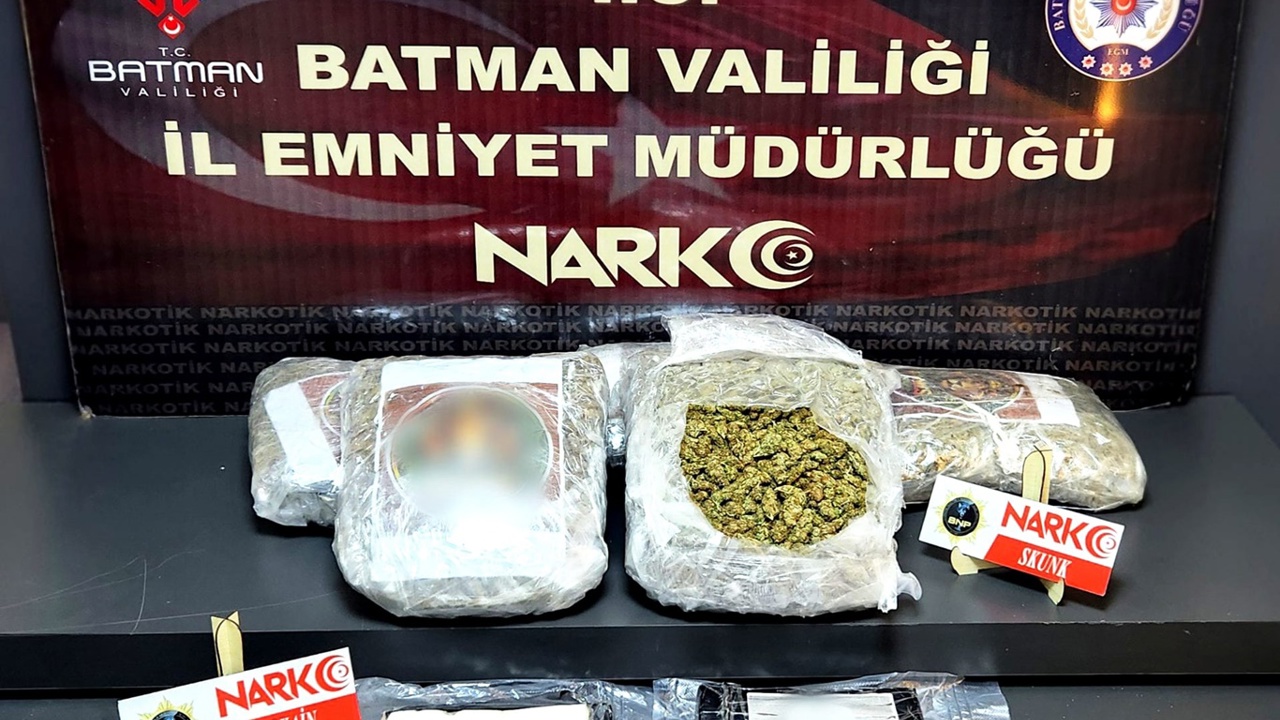 Batman'da tır dorsesinde 13 kilo uyuşturucu ele geçirildi