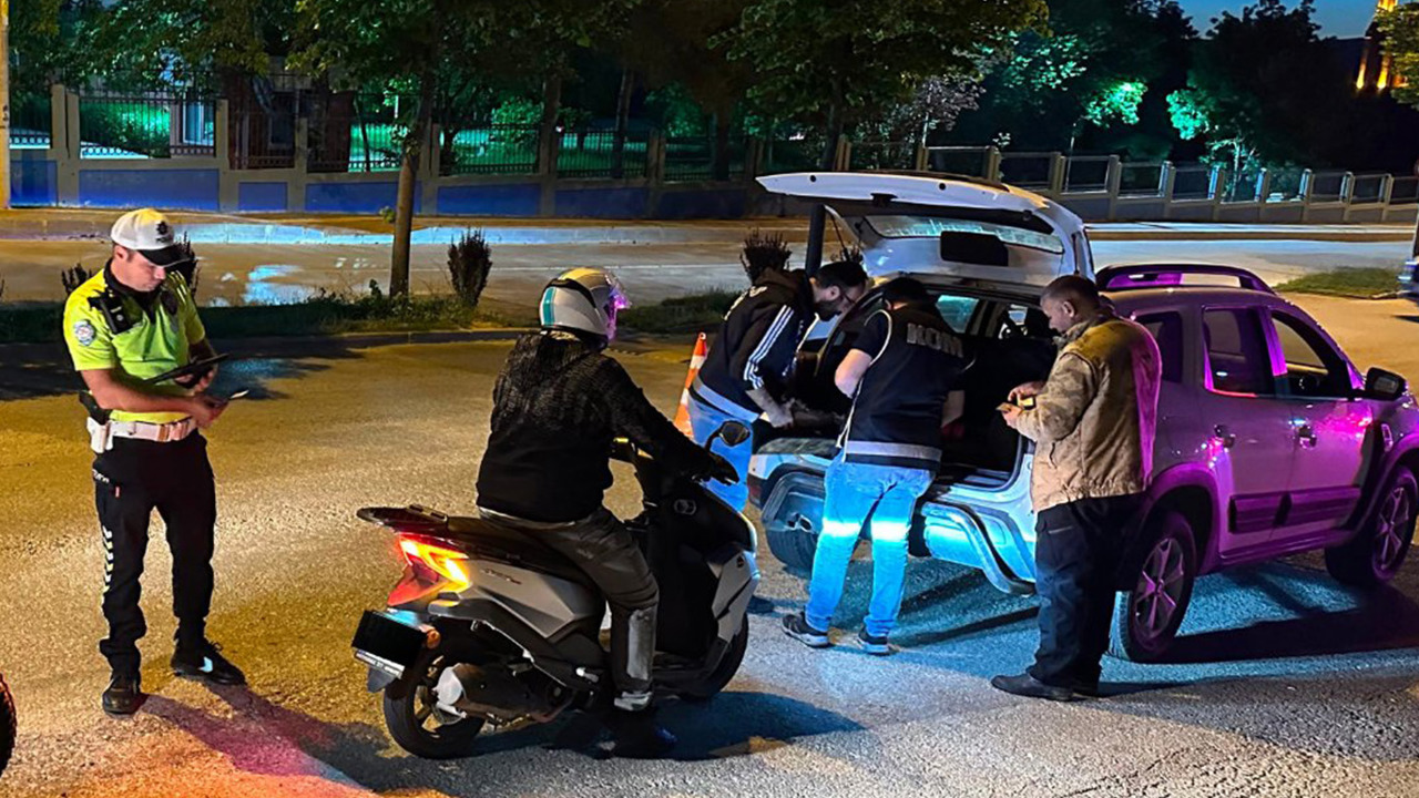 Kastamonu’da huzur ve asayiş uygulaması: Aranan bir kişi yakalandı
