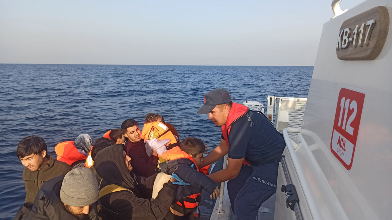 Aydın açıklarında 18 düzensiz göçmen yakalandı