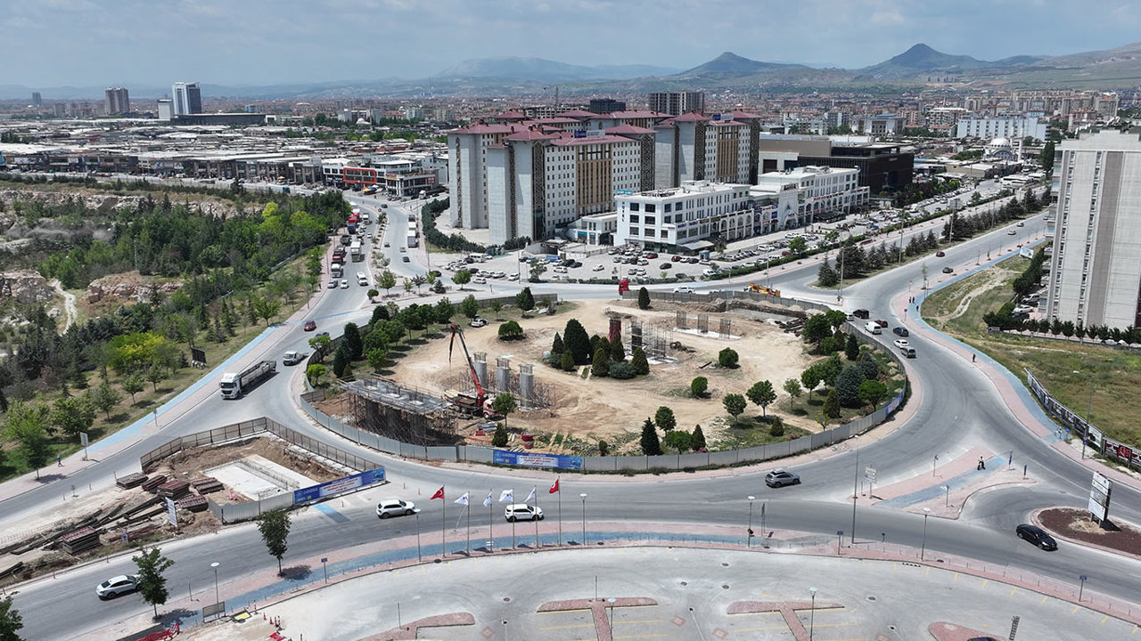 Konya’da tramvay üst geçidi çalışmaları sürüyor