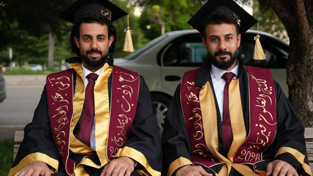 Suriyeli kardeşler üniversiteden birincilikle mezun oldular