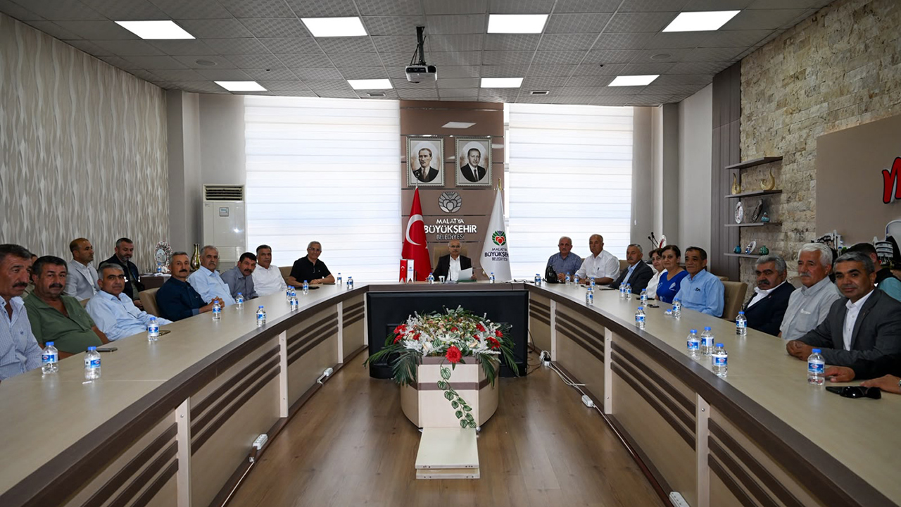 Büyükşehir Belediye Başkanı Sami Er, Malatya Beydağı Muhtarlar Derneği Başkanı H