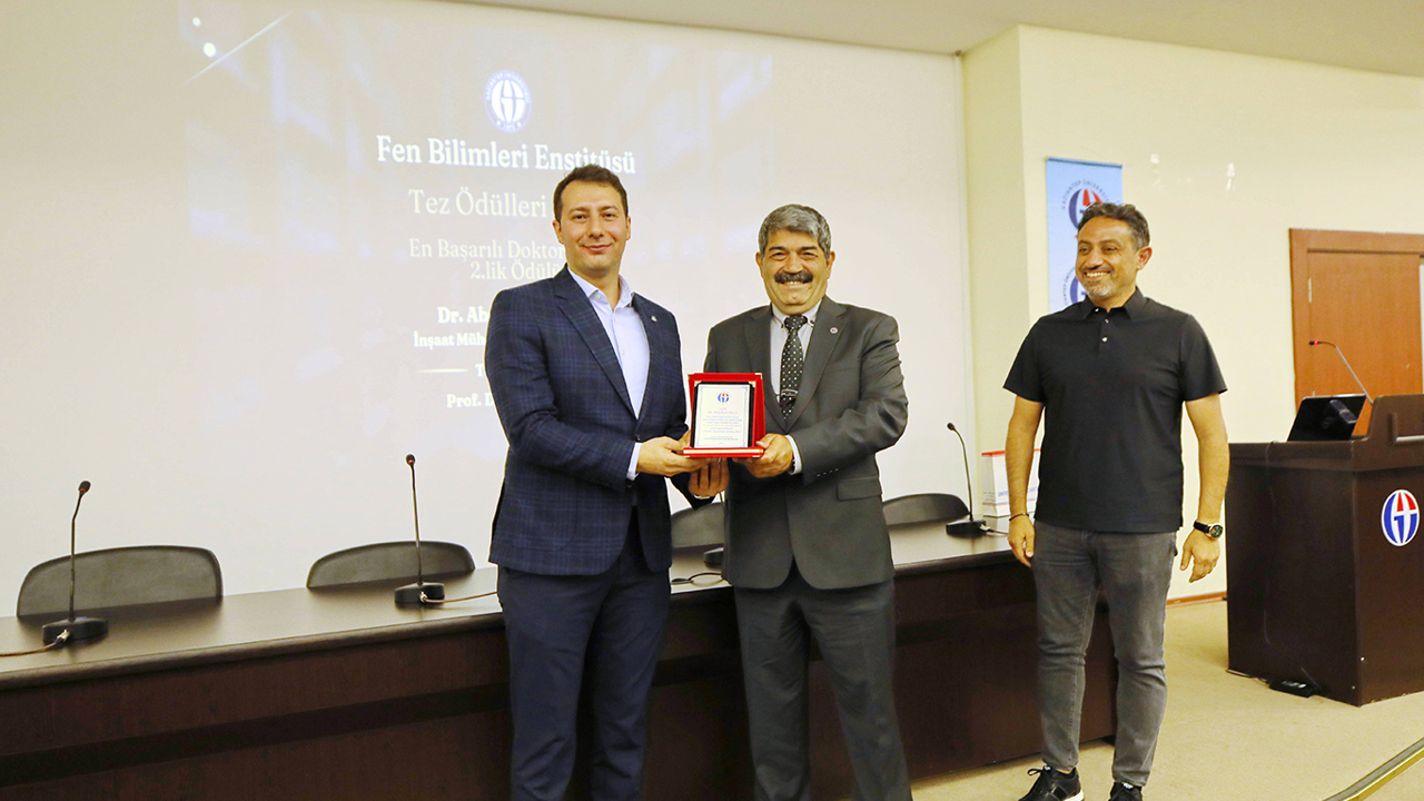 GAÜN'de en iyi doktora tezleri ödüllendirildi