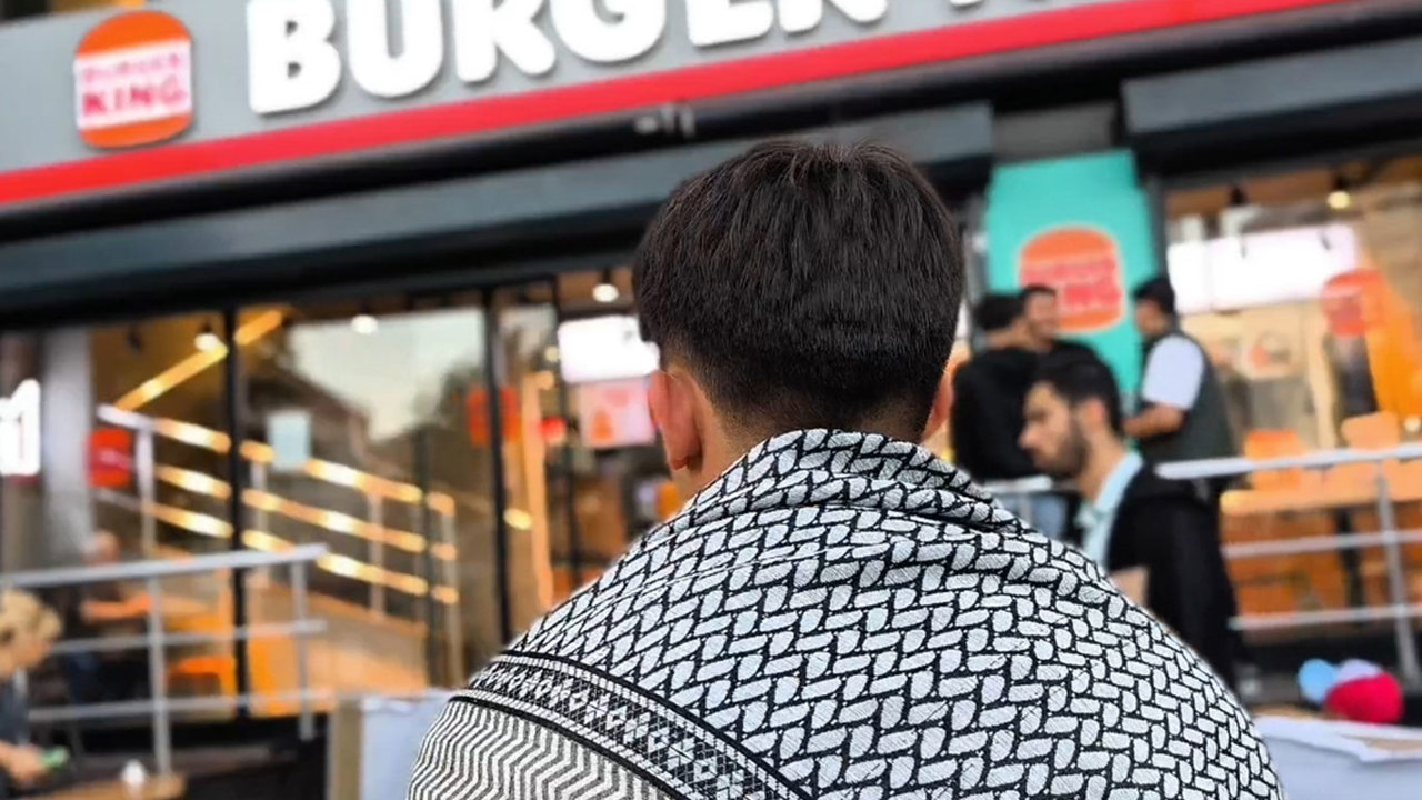 Burger King önünde protesto eylemi