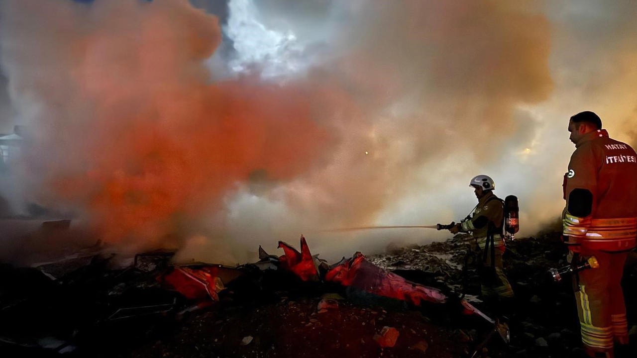 Antakya’da hurdalık yangını
