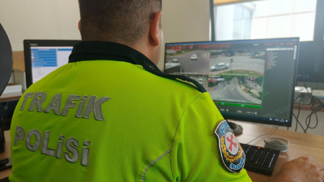 Antalya'da kuralları ihlal eden 3 bin 830 sürücüye ceza