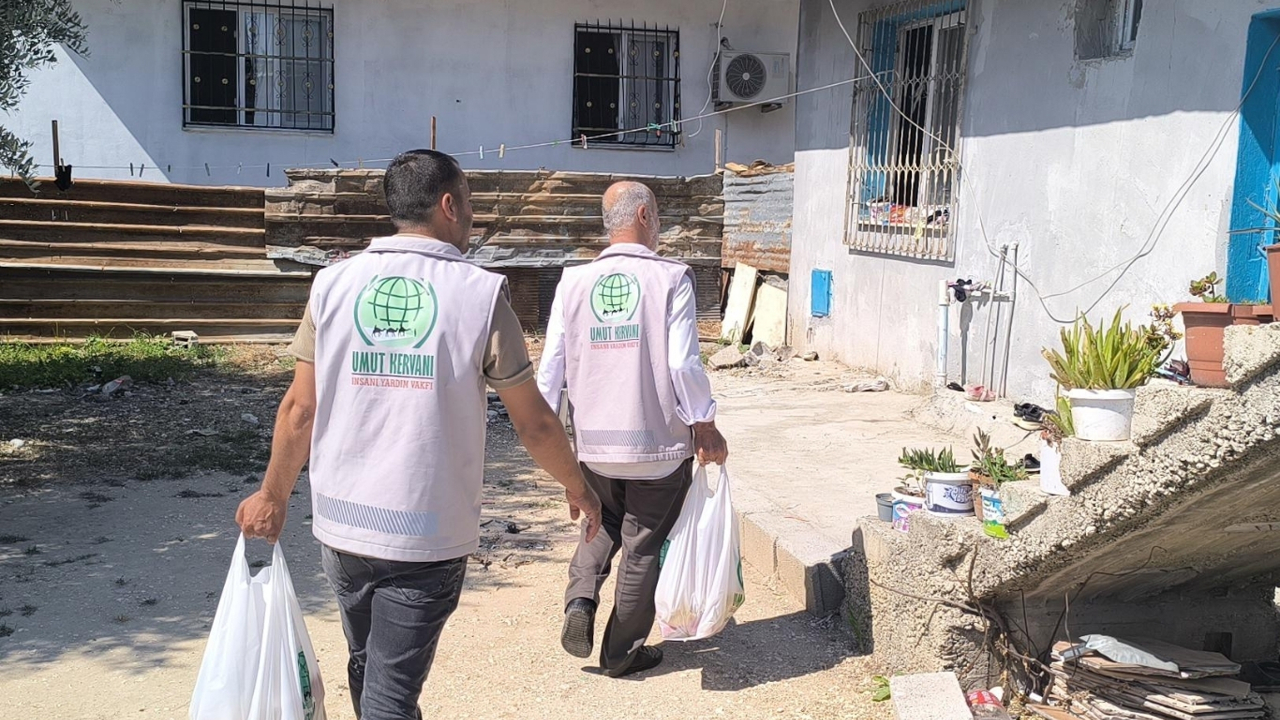 Tarsus Umut Kervanı'ndan ihtiyaç sahibi ailelere gıda yardımı