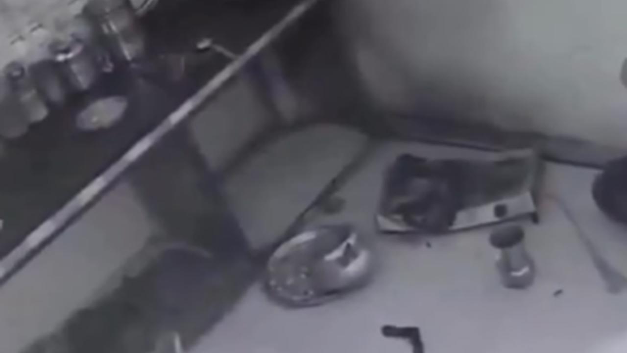 Hindistan'da düdüklü tencere bomba gibi patladı: 1 yaralı