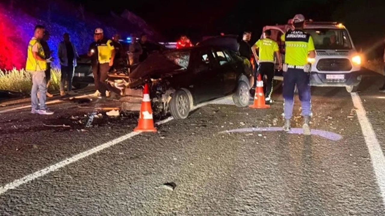 Şanlıurfa'da iki otomobil çarpıştı: 2 ölü, 6 yaralı