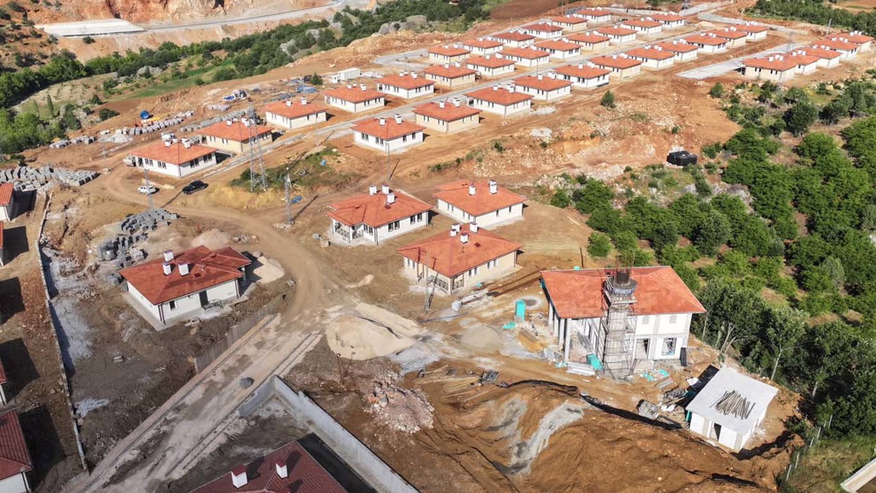 Doğanşehir’de yeniden inşa süreci sürüyor