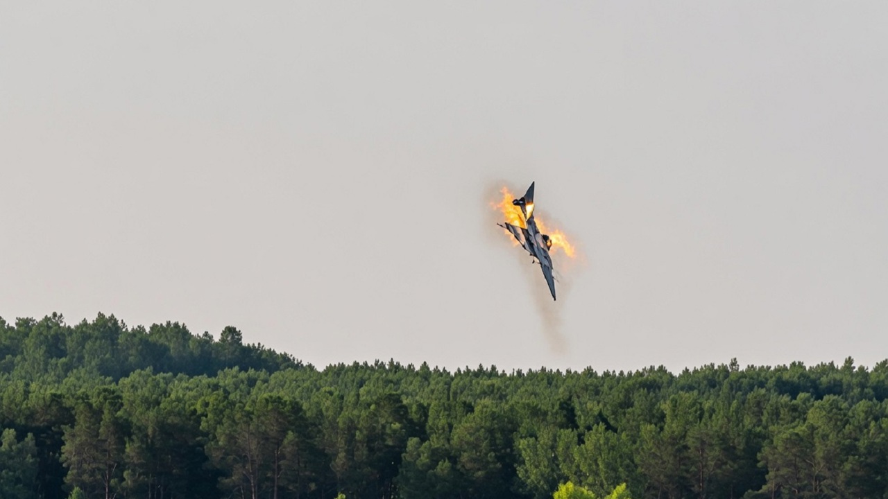 Tu-22M3 eğitim uçuşunda kaza yaptı: Mürettebat kurtuldu