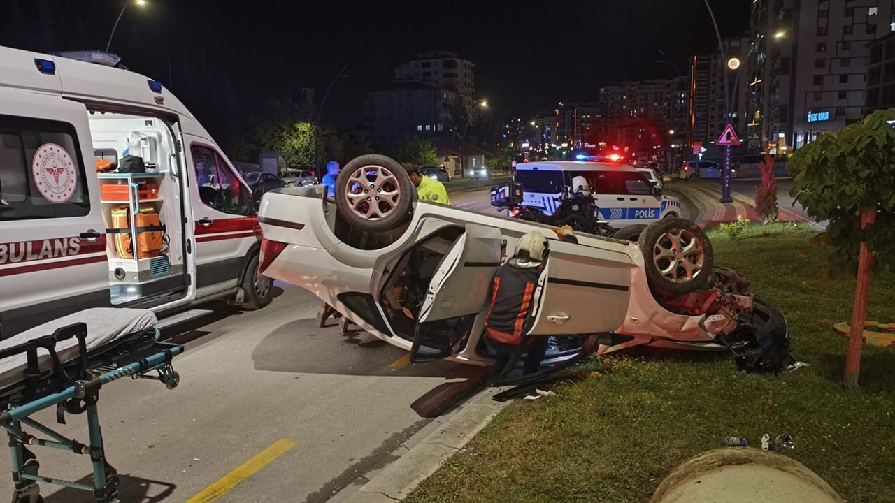 Malatya'da otomobil ters döndü: 2 yaralı
