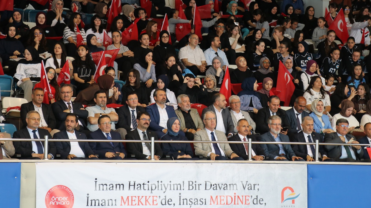 Ankara 2. İmam Hatip Spor Oyunları'nda dereceye giren öğrencilere ödülleri verildi