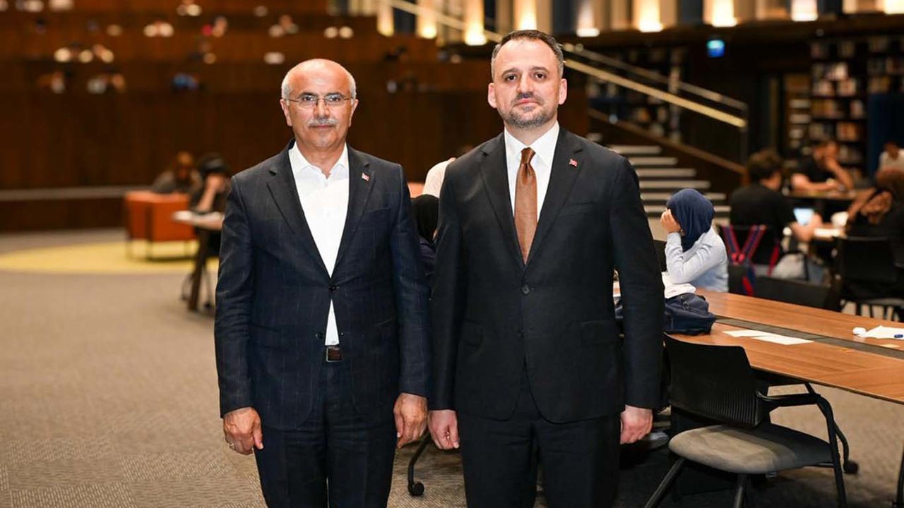 Bakan Yardımcısı Eminoğlu’ndan Malatya Şehir Kütüphanesine tam not