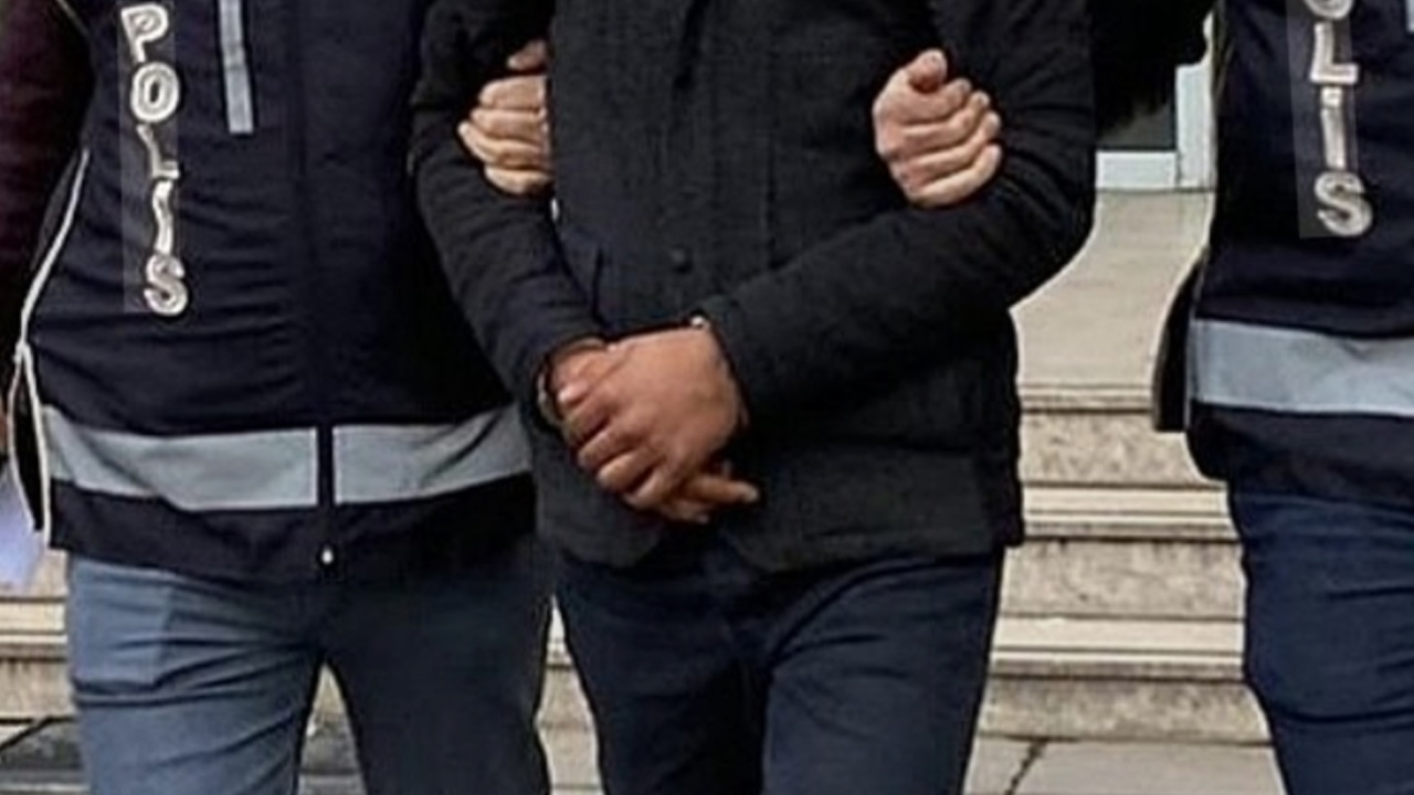Karabağlar'da 34 yıl kesinleşmiş hapis cezasıyla aranan şahıs yakalandı
