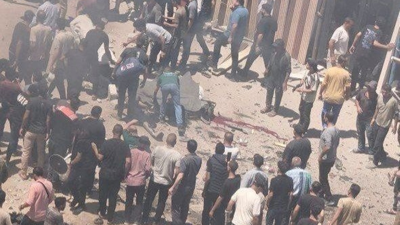 Gazze'de işgalciler sivil aracı bombaladı: 3 şehit