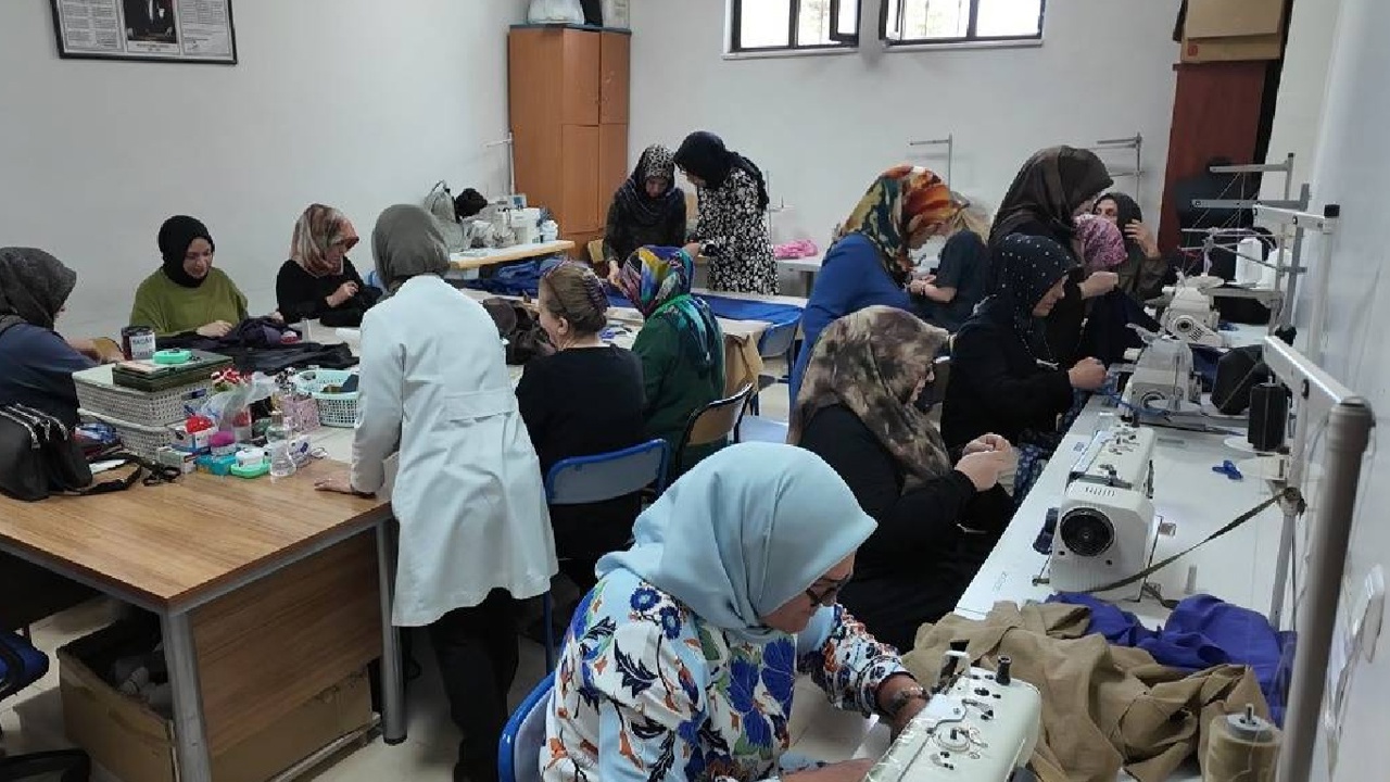 Malatya'da hazır giyim kursu kadınlara meslek kazandırıyor