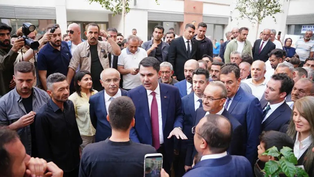 Bakan Kurum Malatya’da Bakırcılar Çarşısı’nı açtı, depremzede aileye misafir oldu