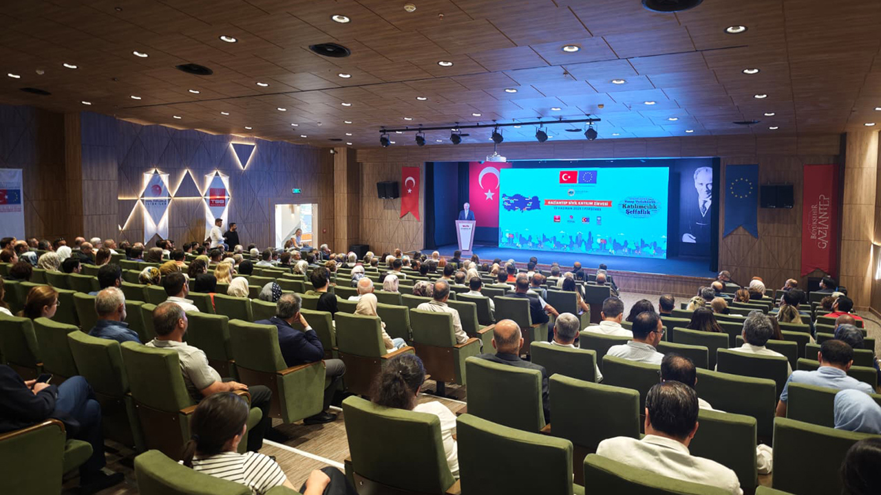 Yerel yönetimde sivil katılımın geleceği Gaziantep'te konuşuldu
