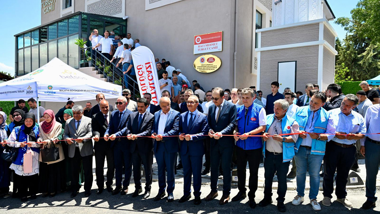 Malatya'da Hacı Mehmet Turgut Camii ibadete açıldı