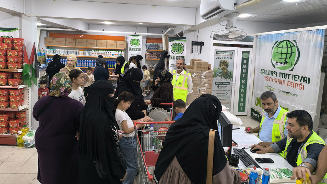 Şanlıurfa Umut Kervan’ından yüzlerce aileye sosyal market desteği