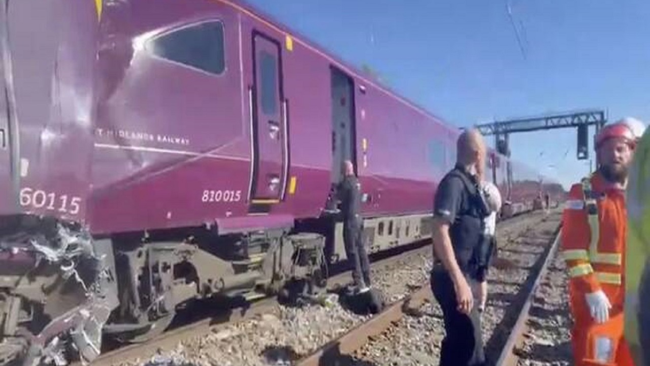 İngiltere'de tren kazası: Bir ölü, 89 yaralı