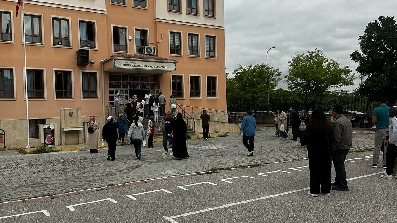 Konya’da YKS için adaylar sınav merkezlerine geldi