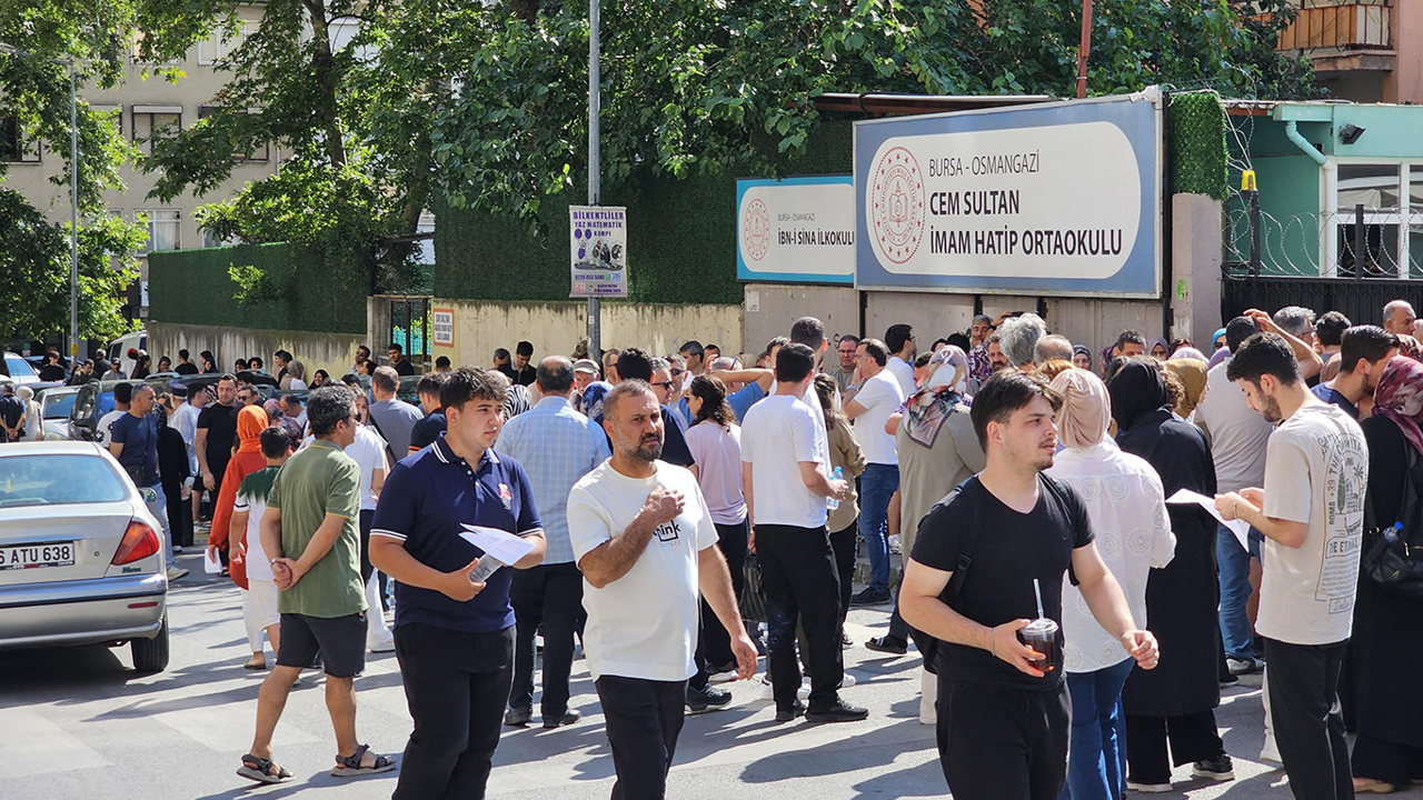 YKS maratonu başladı: 2,4 milyon aday üniversite için ter döküyor