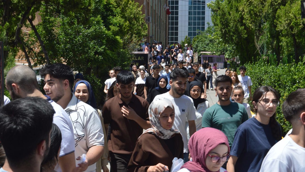 YKS’nin ilk oturumu tamamlandı: Öğrenciler sınavı değerlendirdi