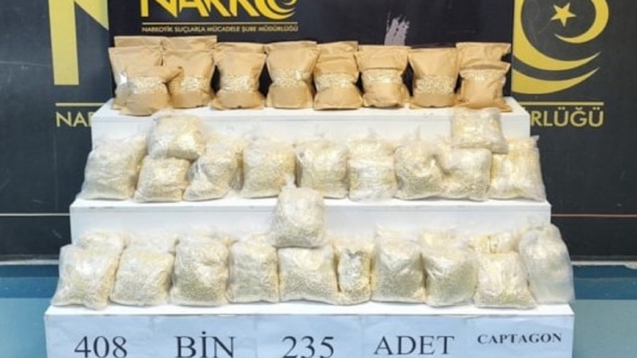 Adana'da durdurulan tırda 408 bin uyuşturucu hap ele geçirildi