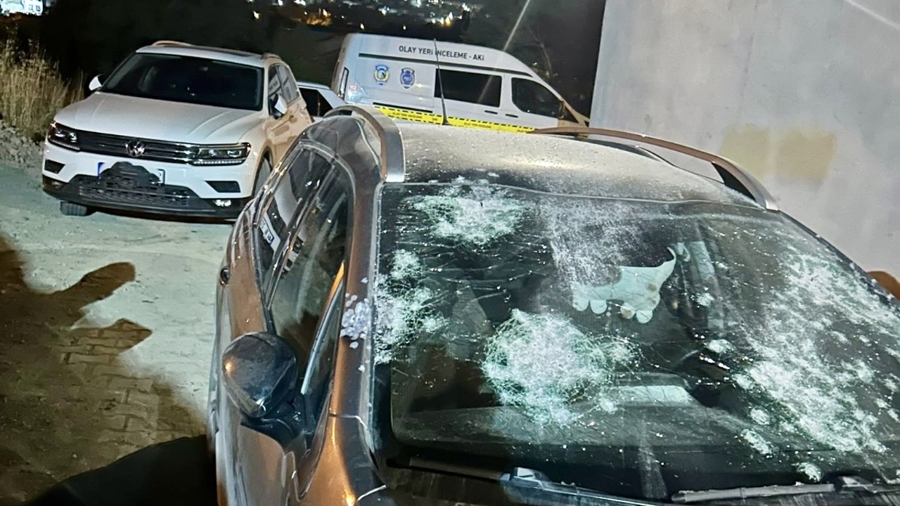 Park Halindeki Araca Kurşun Yağdırdılar; O Anlar Kamerada