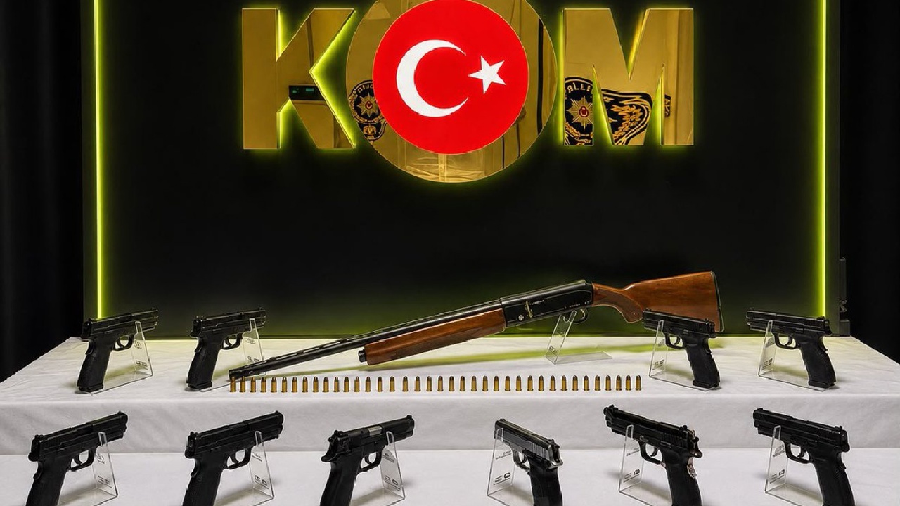 Denizli'de ruhsatsız silah operasyonunda 3 zanlı tutuklandı