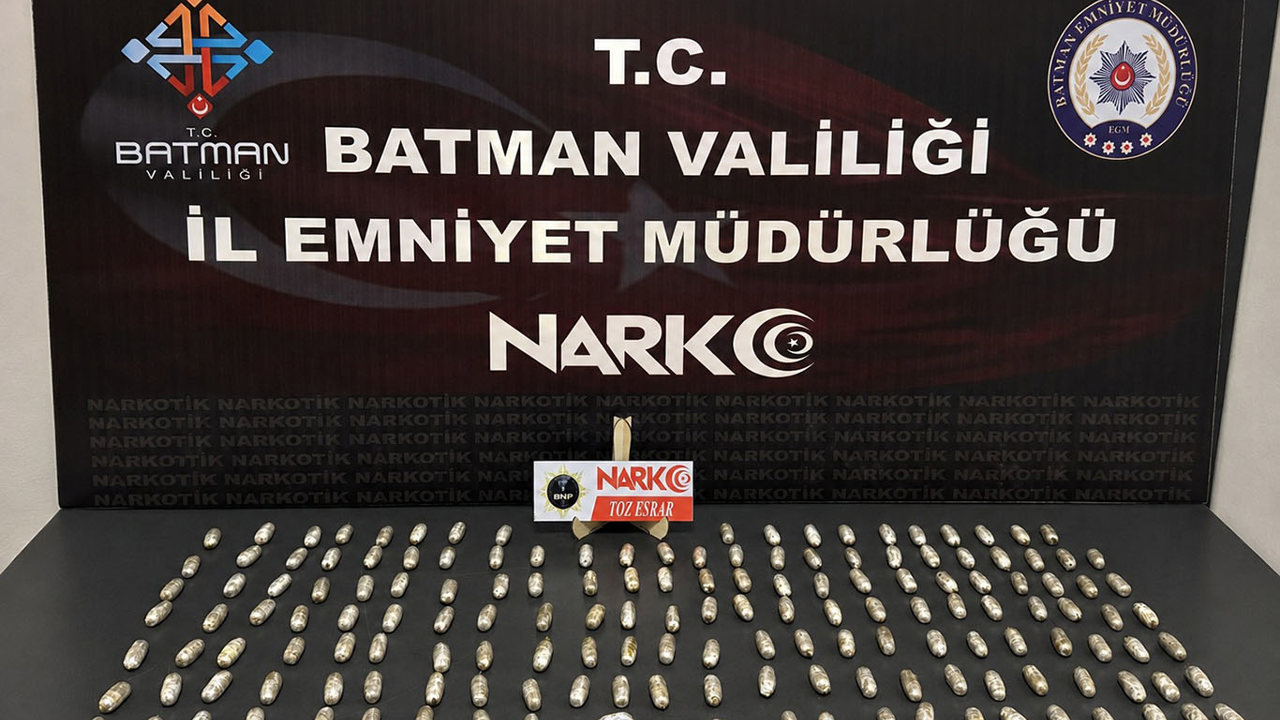 Otobüs yolcularının midesinden uyuşturucu çıktı