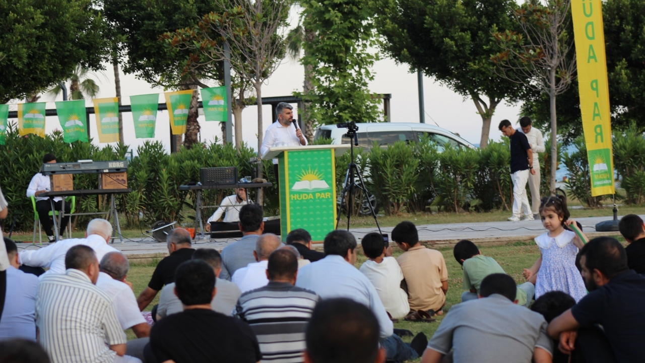 HÜDA PAR Milletvekili Dinç, Mersin'de partili gençlerin "Bahar Etkinlikleri" final programına katıldı