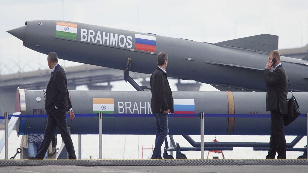 BAE, Hindistan'ın BrahMos füzelerine talip oldu